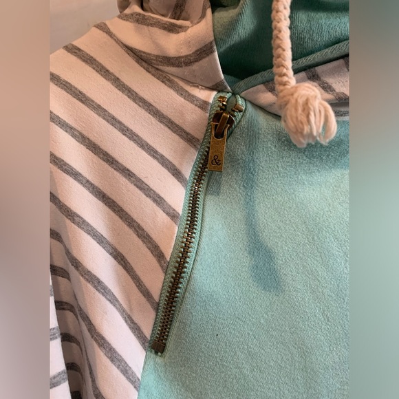 & | Mint To Be Doublehood Sweater - Picture 4 of 9